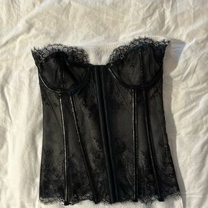 Medium corset. Lace. Never worn (need to be at least a C cup).